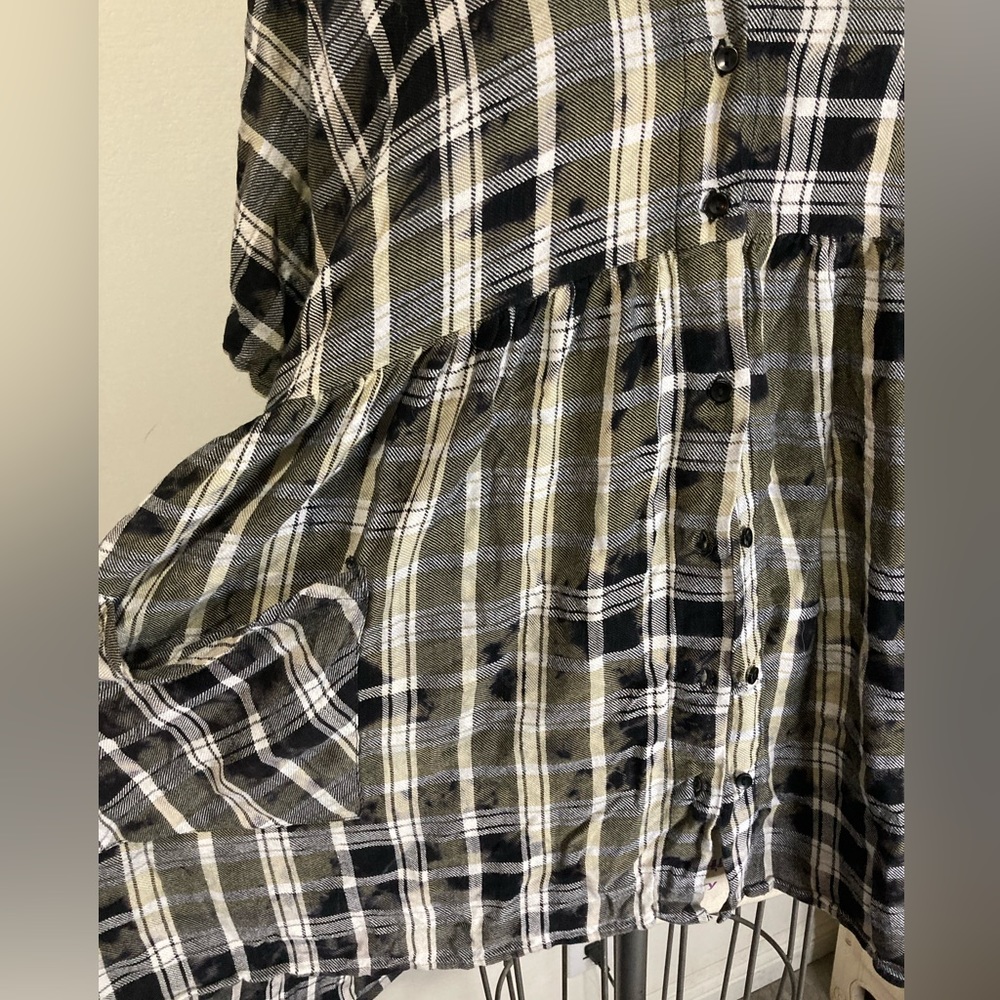 Distressed plaid dress w pockets - Picture 2 of 4